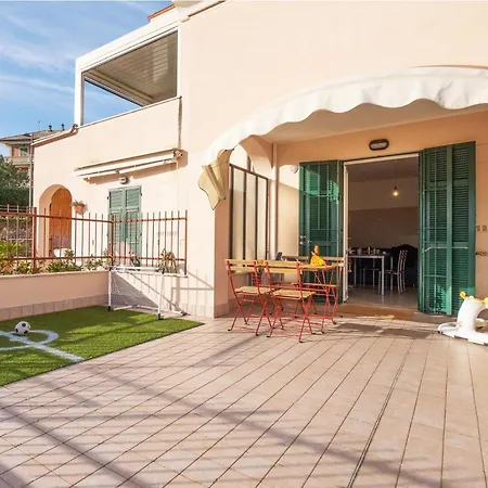 Babyaccommodation Family Garden Apartment Borgio Verezzi